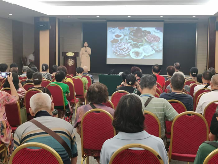 綿陽中旅行假日旅行社舉行胡楊林、南疆專列推薦會